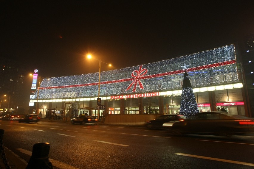 Świąteczne iluminacje: Tak wyglądają galerie handlowe po zmroku (ZDJĘCIA, FILM)