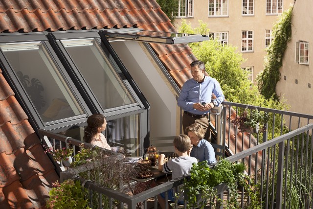 Velux w Namysłowie. Zakład produkujący okna dachowe, należący do grupy Velux i spółek siostrzanych z duńskiego holdingu VKR. Grupa jest obecna w Polsce od ponad 29 lat, a za pośrednictwem Fundacji Velux wspiera organizacje społeczne.