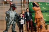 Dinozaur z Woźnik oczami dzieci. Do miasta zawitał paleontolog. Zobacz zdjęcia