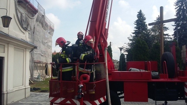 Strażacy trenowali na wypadek pożaru kościoła w Kazimierzy Wielkiej