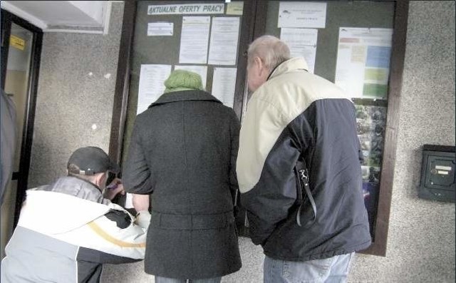 Na ogłoszenia o pracy, które mają znamiona oszustw można się natknąć nawet w ofertach zamieszczonych w urzędach pracy.