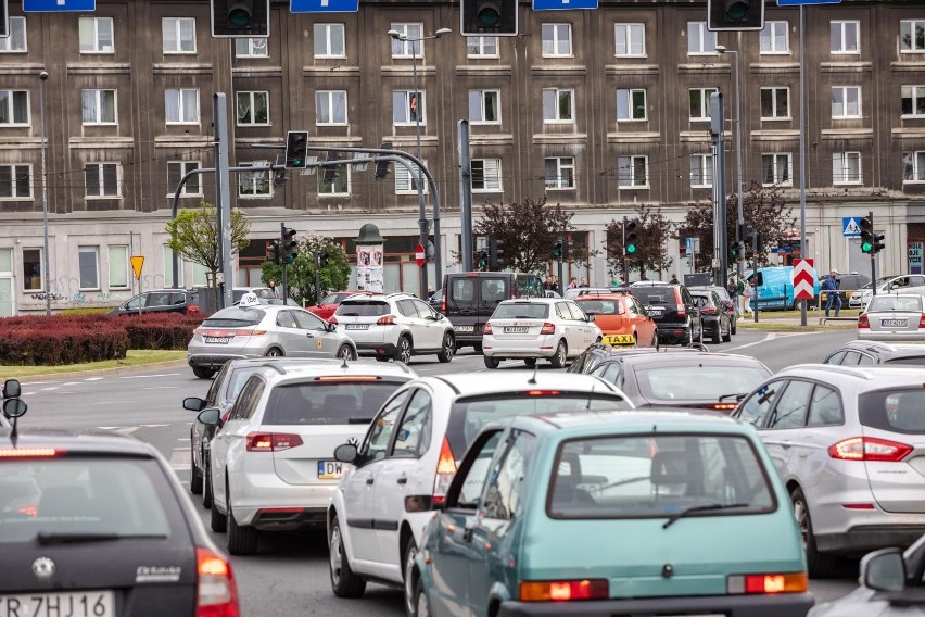 Kraków tonie w korkach. Jeździ się u nas jak w Kairze i Meksyku. Bez zdecydowanych zmian miasto czeka totalny paraliż [ZDJĘCIA] 