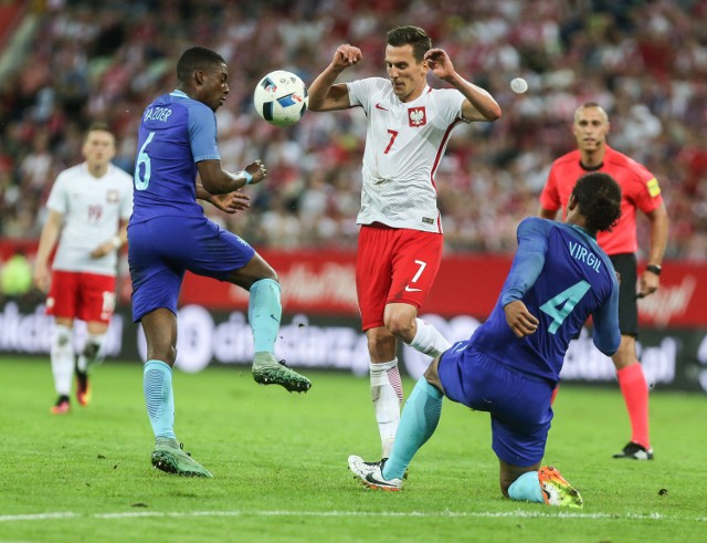 Polska reprezentacja doznała porażki w meczu meczu towarzyskim. Biało-czerwoni przegrali z Holandią 1:2.
