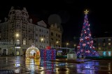 W Bytomiu rozbłysły świąteczne iluminacje. Na rynku tradycyjnie stanęła ogromna choinka. Zobaczcie zdjęcia