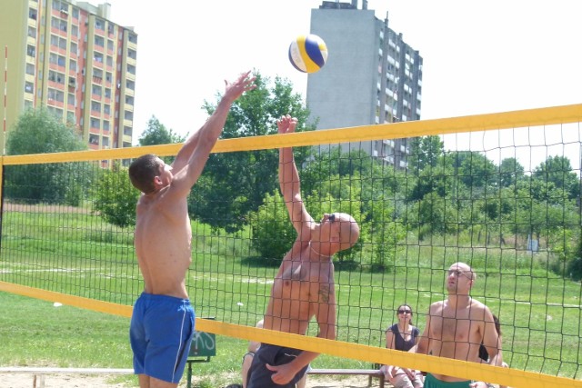 Drużyna w składzie Rajmund Woźniak (w ataku), Ryszard Nowak i Bartłomiej Karpiński zajęła 3. miejsce w pierwszy turnieju siatkówki plażowej, rozegranym na radomskich Borkach