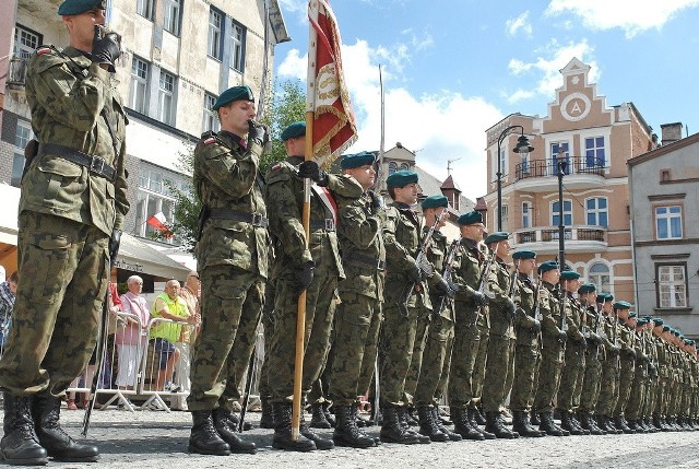 Bardzo uroczyście i efektownie przebiegła ceremonia na Rynku.