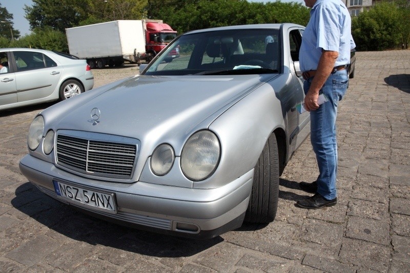 Mercedes E-Klasse, 1998 r., 2,2 CDI, 7 tys. zł;
