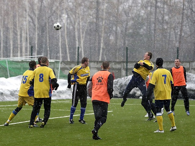 Piłkarze Sandecji podczas zimowego sparingu