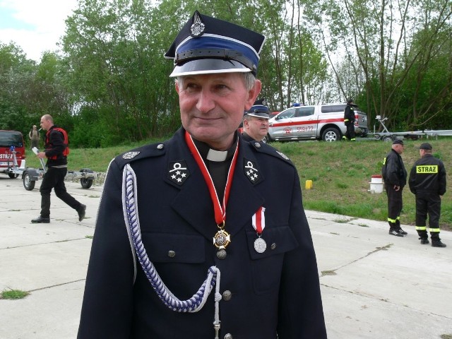 Za pracę i służbę na rzecz ochotniczej straży pożarnej, kilka dni temu ksiądz Józef Turek otrzymał Złoty Znak Związku OSP RP.