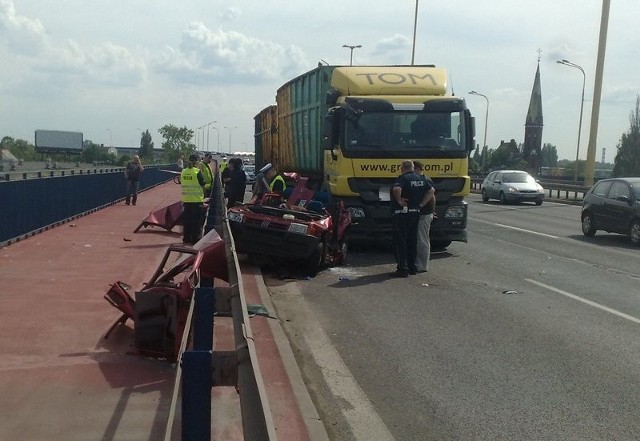 Wypadek na Trasie Zamkowej w Szczecinie. Na ul. Gdańskiej tworzą się ogromne korki