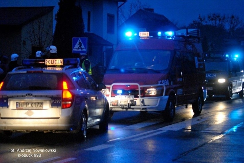 Wypadek w Pankach: Samochód staranował płot i uszkodził dom