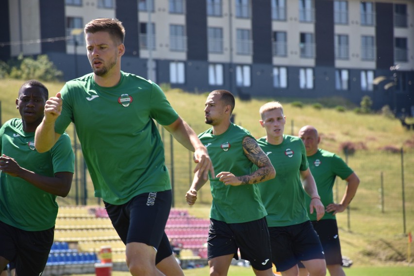 PKO BP Ekstraklasa. Piłkarze Radomiaka Radom trenują na obozie w Gniewinie, jest także Roberto Alves. Zobacz zdjęcia