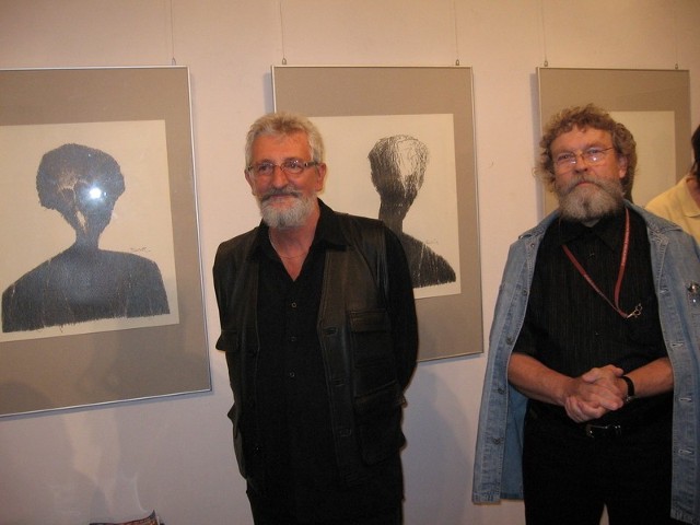 Chętnie pokażę znowu swoje dokonania artystyczne w Radomiu - zapowiedział Ryszard Sekuła. Z prawej Wiesław Jelonek, kurator Rogatki.