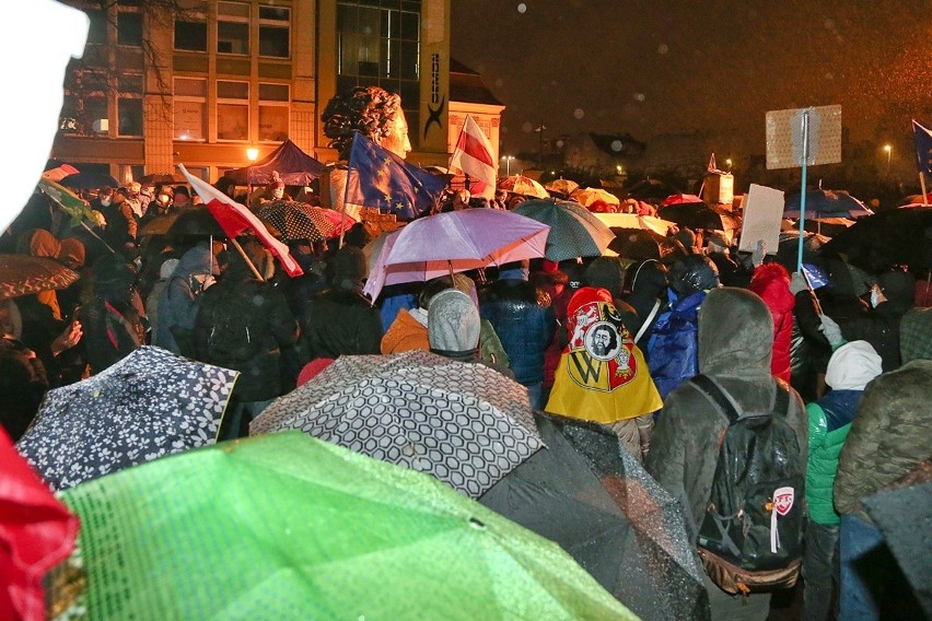 Wrocław: Protest przeciwko ustawie medialnej  