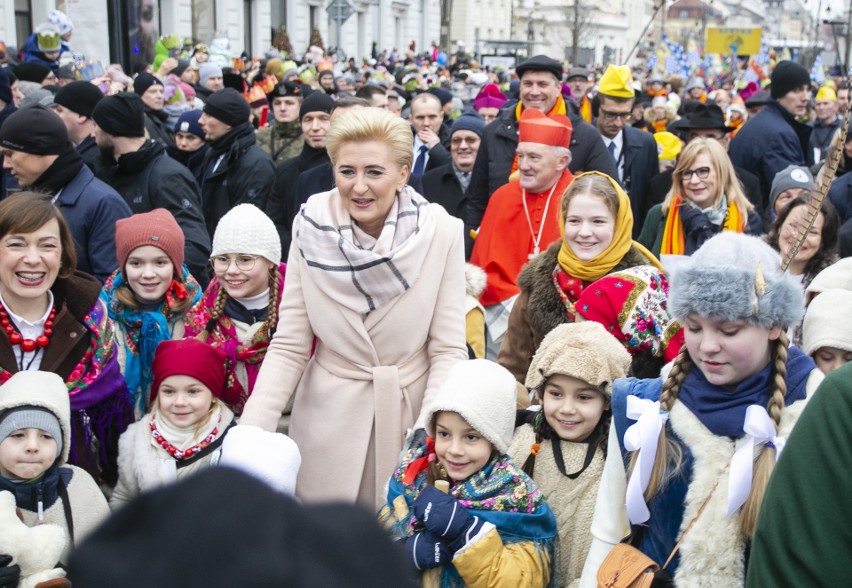 Orszak Trzech Króli 2020 Warszawa [ZDJĘCIA] Ulicami stolicy przeszedł kolorowy pochód z udziałem pary prezydenckiej
