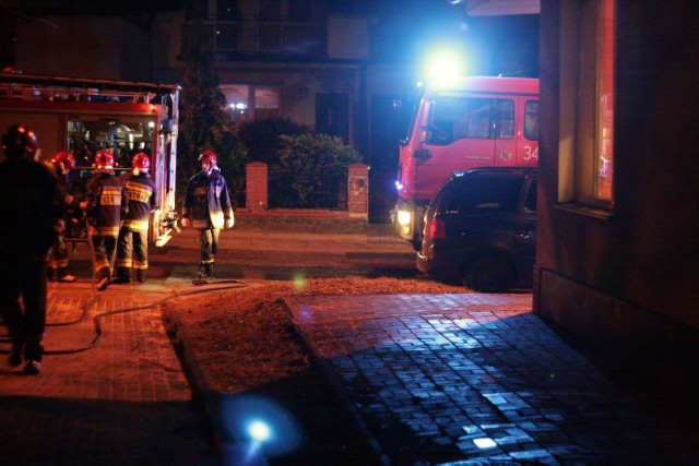 Pożar w piwnicy bloku przy ul. Rzymowskiego w Słupsku.
