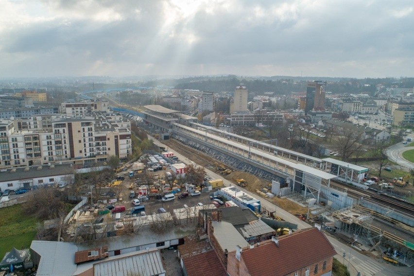 Megainwestycja w centrum Krakowa rośnie jak na drożdżach [ZDJĘCIA]