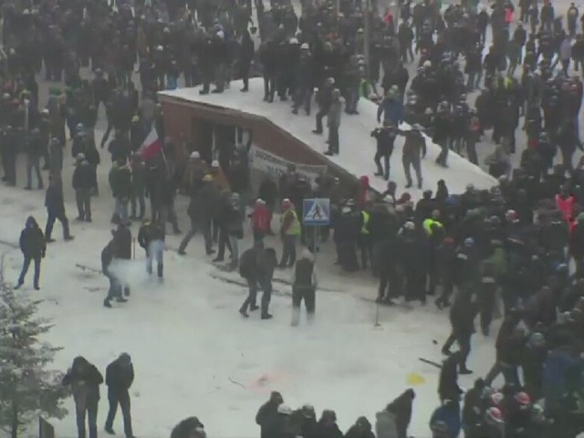 Zamieszki przed siedzibą JSW w Jastrzębiu Zdroju.