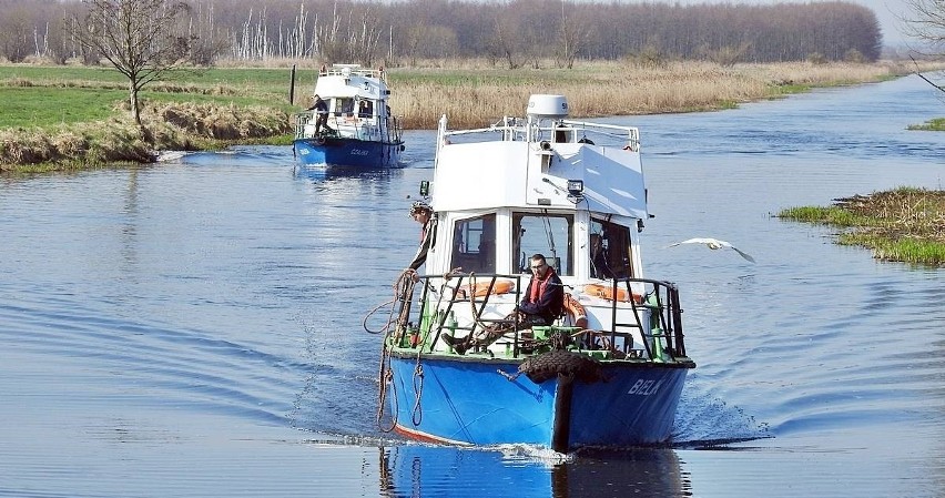 By dotrzeć do portu rzecznego w Nakle "Bielik" i "Czajka"...