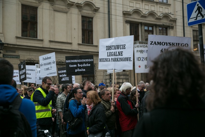 Protest na Placu Wszystkich Świętych