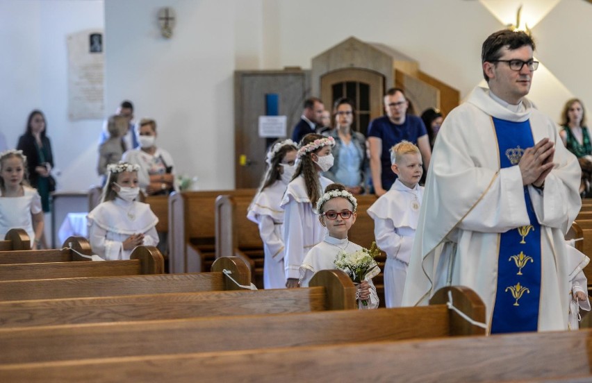 Pierwsze Komunie Święte w dobie pandemii odbywają się godniej i spokojniej. Przyjęcia przestały przypominać wesela