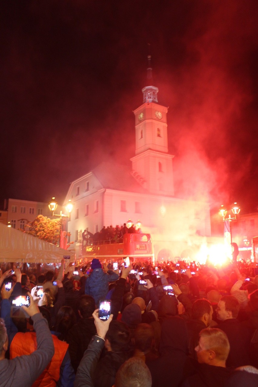 Kibice Piasta Gliwice świętują wicemistrzostwo Polski na...