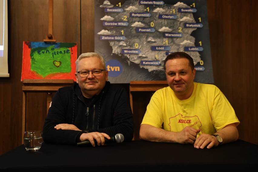 Na zdjęciu Piotr Litwin (z lewej) - pomysłodawca akcji. W...