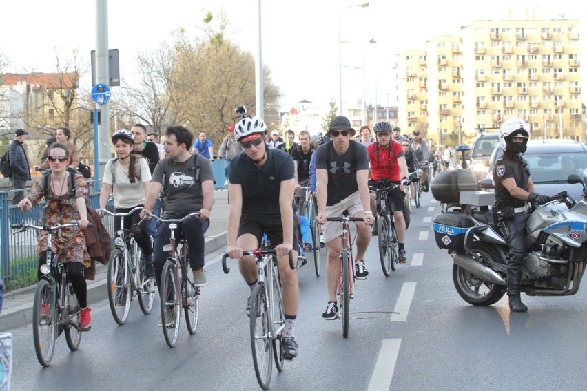 Masa Krytyczna 31.03.2017 we Wrocławiu. Rowerzyści...