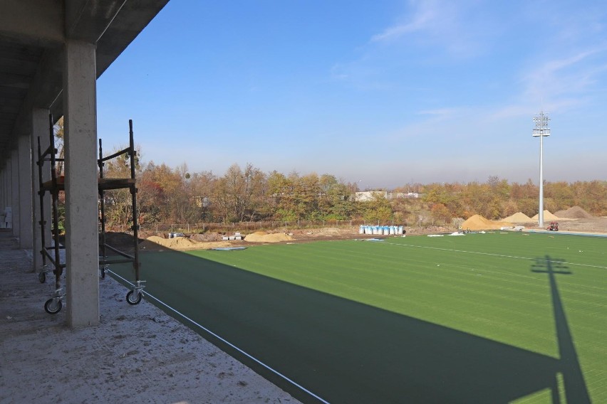 Nowy stadion Polonii Bytom właśnie zyskał nowa murawę...