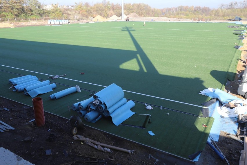 Nowy stadion Polonii Bytom właśnie zyskał nowa murawę...