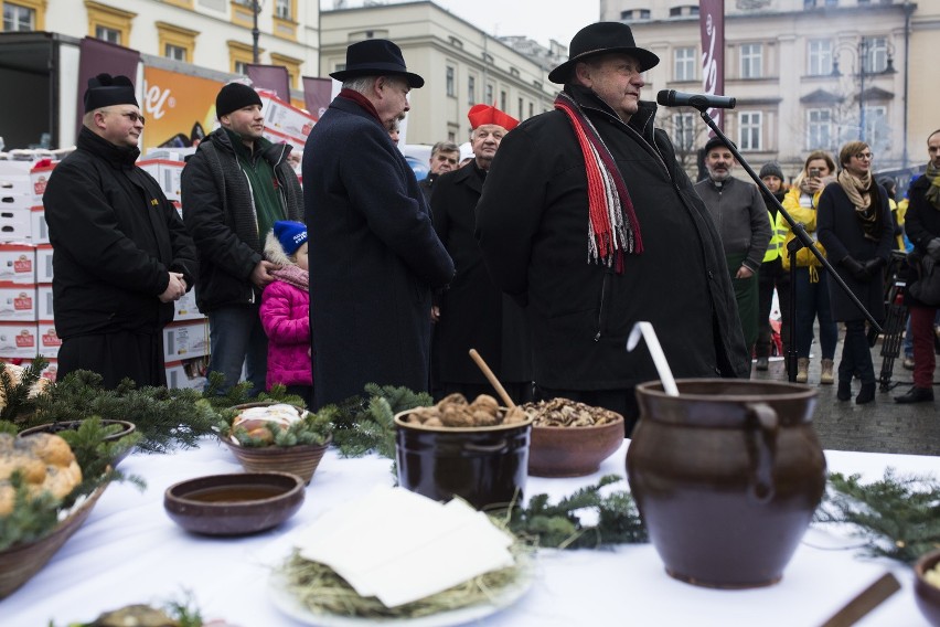 Na krakowskim Rynku wigilia dla bezdomnych i potrzebujących [ZDJĘCIA, WIDEO]