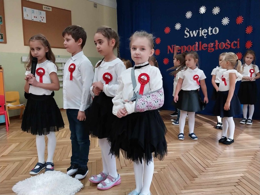Narodowe Święto Niepodległości w Przedszkolu numer 2 "Bajkowa Ciuchcia" w Jędrzejowie. Dzieci wiedzą, co to Niepodległość. Zobacz zdjęcia