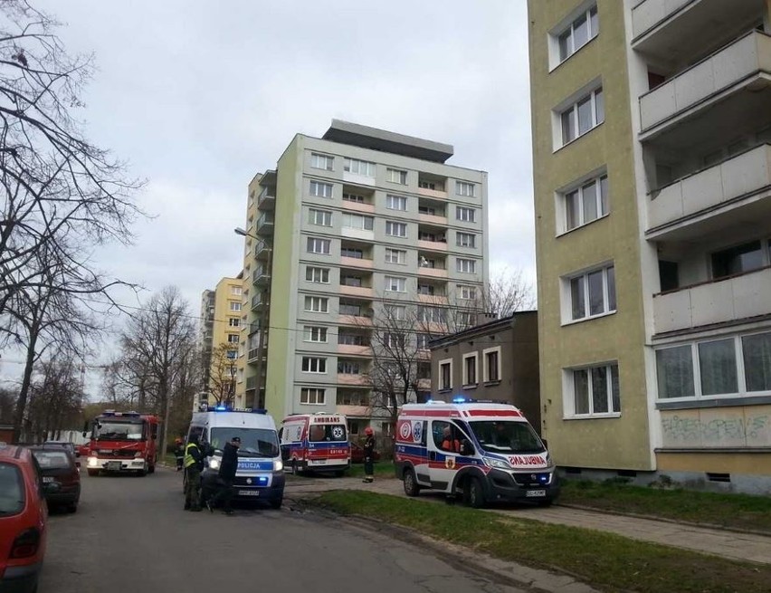 Mężczyzna wypadł z okna 7. piętra wieżowca na Bałutach. Nie przeżył...