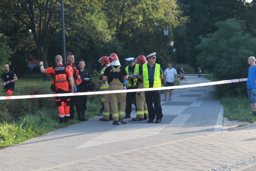 Zderzenie dwóch tramwajów na al. Mickiewicza. 25 osób poszkodowanych ZDJĘCIA