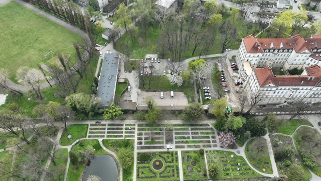 Radny Grzegorz Finowski wystąpił z inicjatywą, by rozbudować Ogród Botaniczny UJ w Krakowie o sąsiadujący z nim teren.