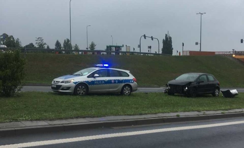 Policjanci Ruchu Drogowego zostali wezwani do dwóch kolizji...