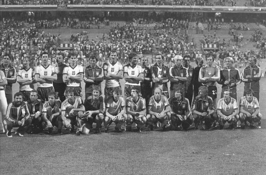 Reprezentacja Polski po wygranym meczu z Francją i zdobyciu III miejsca na piłkarskim Mundialu w Hiszpanii (1982 r.)