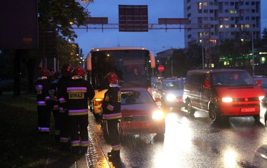 Wrocław: Wypadek autobusu i dwóch aut przed rondem Reagana