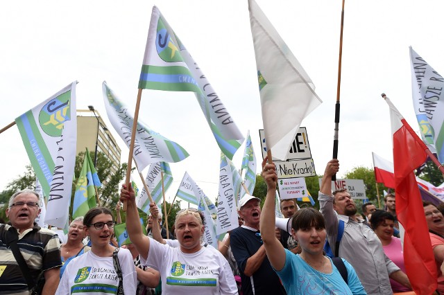 Mieszkańcy gminy Dobrzeń Wielki wielokrotnie protestowali przeciwko pomniejszeniu gminy, także w Warszawie.