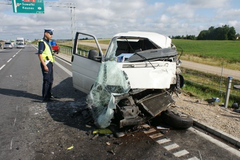 Raczki: Obwodnica Augustowa. Tragiczny wypadek. Czołowe zderzenie tira z busem (zdjęcia)