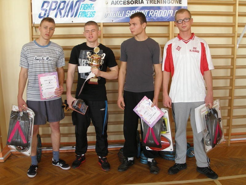 Przemysław Kołodziejski – Strongman 2011 - drugi z lewej,...