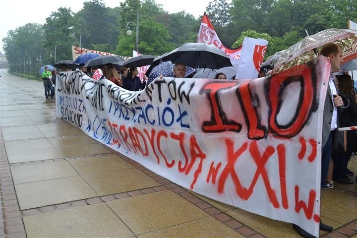 Częstochowa: Protest w obronie I Liceum Ogólnokształcącego...