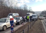 Wypadek na DK94 w Dąbrowie Górniczej. W karambolu zderzyło się aż pięć samochodów. Lądował śmigłowiec LPR 