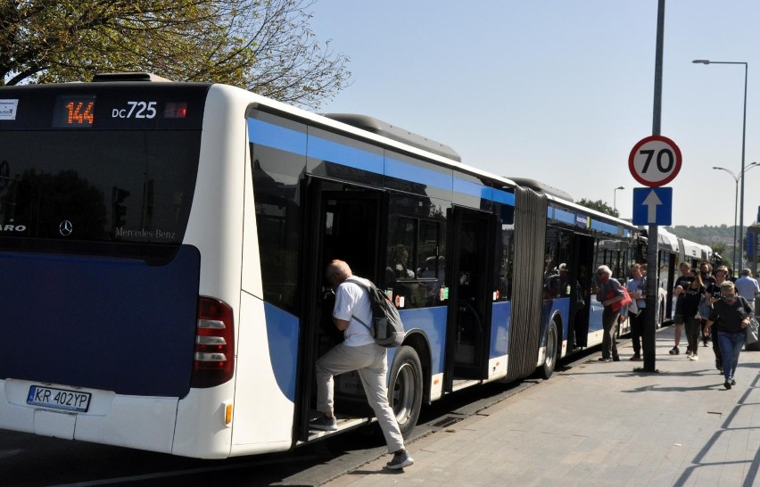 Kraków. Planują od 2023 roku wspólny bilet na przejazdy tramwajami, autobusami i pociągami. Zapłacimy jednak drożej 