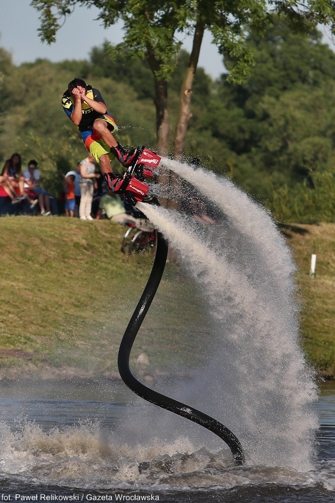 Zobacz niezwykłe pokazy na flyboardach (FILMY, ZDJĘCIA)