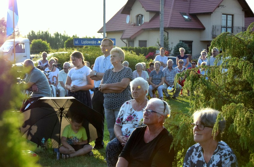 Tarnobrzeg. Msza święta na lądowisku w Wielowsi w 20 rocznicę wizyty Jana Pawła II 