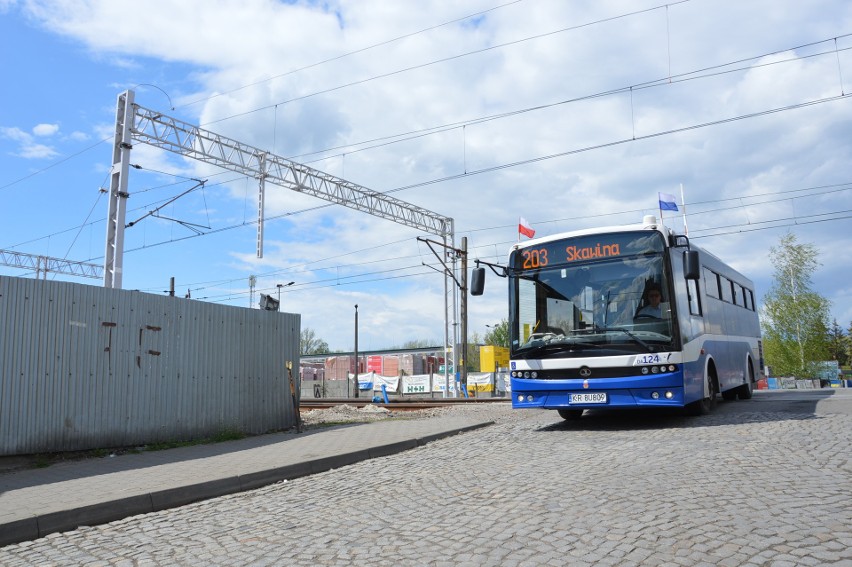 Skawina. W poniedziałek zostanie zamknięty przejazd kolejowy na ul. Tynieckiej. Autobus linii 203 zmieni trasę