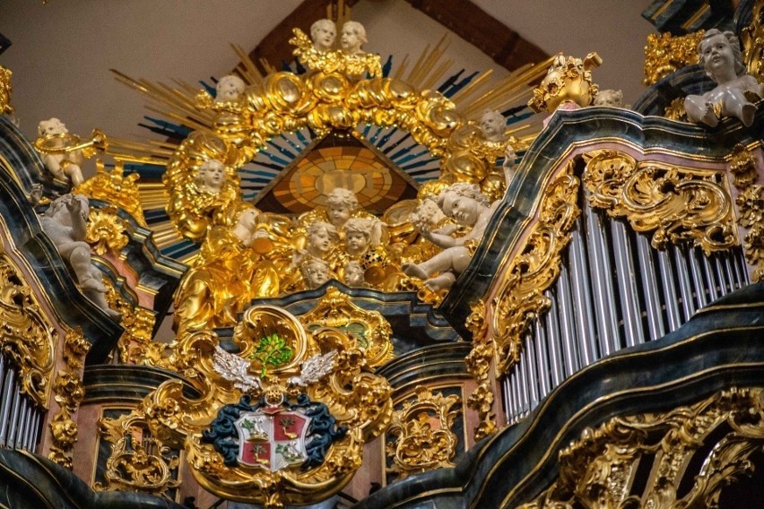 Organy Englera w bazylice św. Elżbiety we Wrocławiu grają...