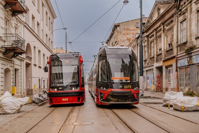 Próbne jazdy tramwajów po placu Wolności i Legionów odbyły się w czwartek. Od poniedziałku pojawią się tu liniowe tramwaje nr 15 i 17.