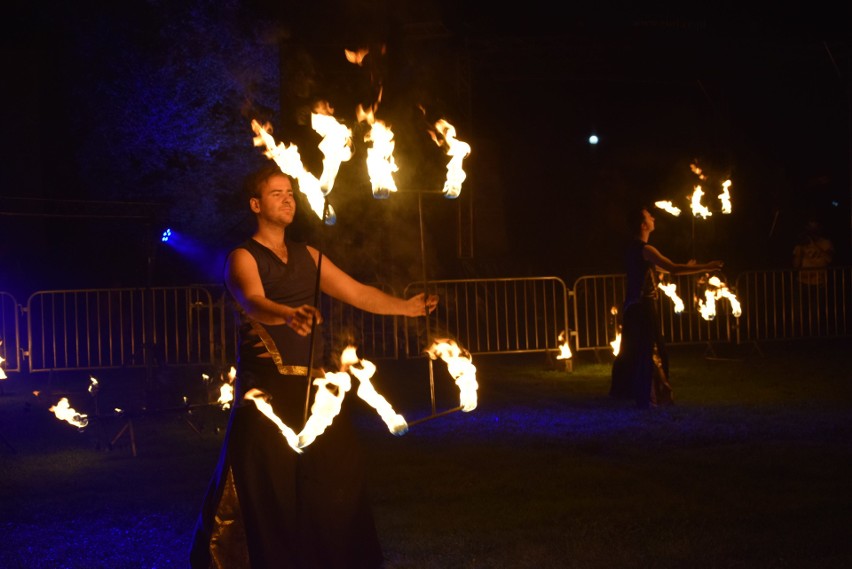 Festiwal Światła w Gorlicach: był teatr ognia, fajerwerki, jakich miasto nie widziało i genialny pokaz laserów. Do tego energetyczna muzyka